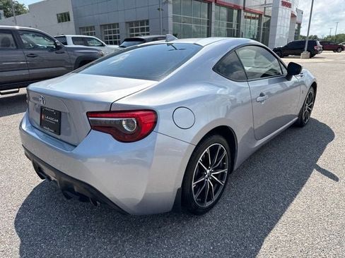 Used 2017 Toyota 86 RWD image 11
