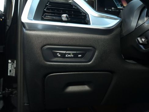 Used 2025 BMW X6 xDrive40i w/ Executive Package image 32