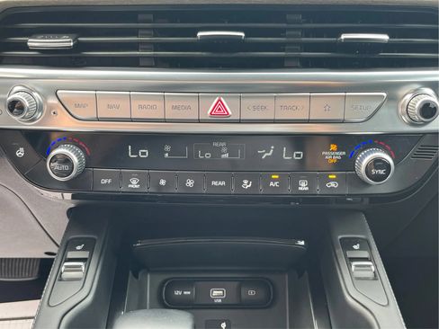 Used 2021 Kia Telluride EX AWD/4WD image 33