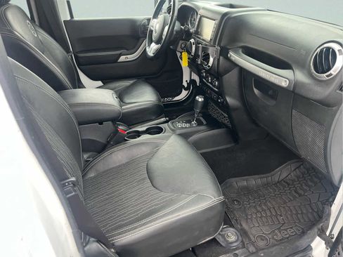 Used 2015 Jeep Wrangler Unlimited Sport image 9