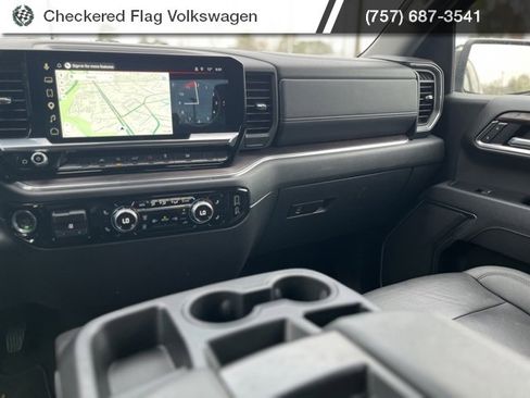 Used 2025 GMC Sierra 1500 SLT image 30