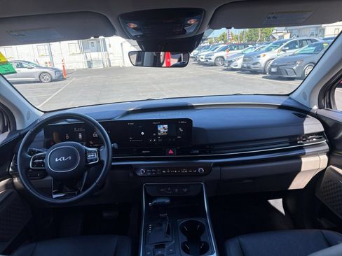 Used 2026 Kia Carnival FWD image 31