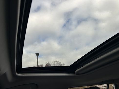 Used 2025 Toyota RAV4 XLE image 19