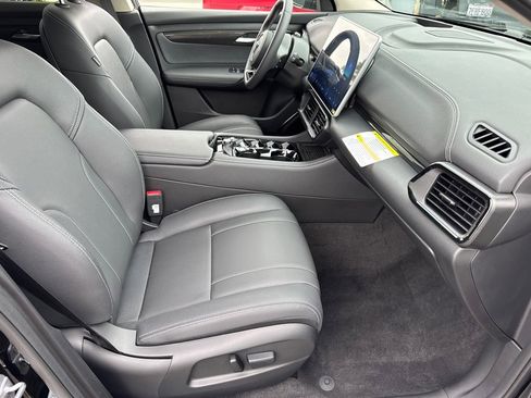 New 2025 VinFast VF 8 Eco AWD/4WD image 14