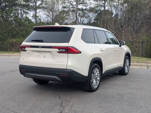 Used 2024 Toyota Grand Highlander Platinum image 6