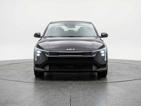 Used 2025 Kia K4 LXS image 2