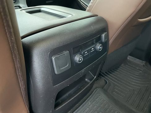 Used 2016 GMC Yukon SLE w/ Convenience Package image 24