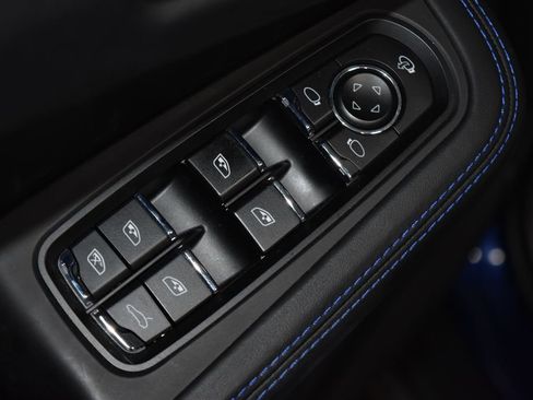 Certified 2024 Porsche Macan image 10