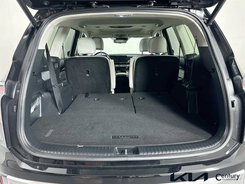 Used 2024 Kia Telluride EX w/ EX Captain's Chair Package image 26