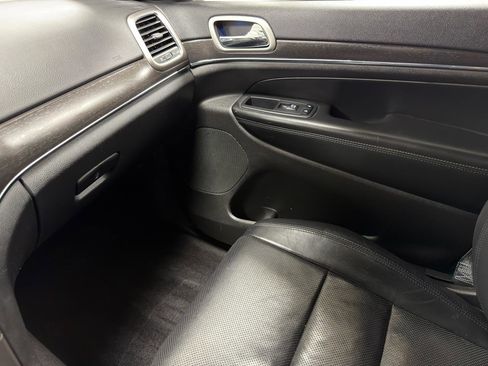 Used 2018 Jeep Grand Cherokee Limited w/ Luxury Group II image 25