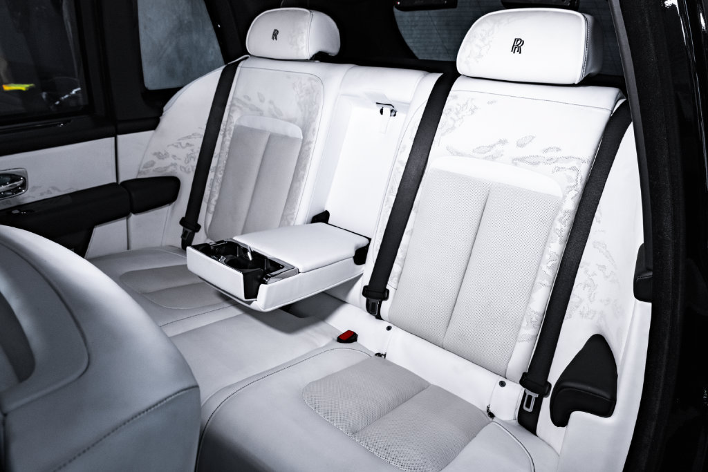 Used 2025 Rolls-Royce Cullinan AWD/4WD image 19