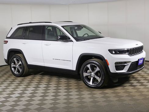 Used 2023 Jeep Grand Cherokee Limited image 2