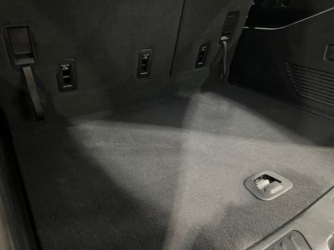 Used 2023 GMC Yukon XL SLT image 6