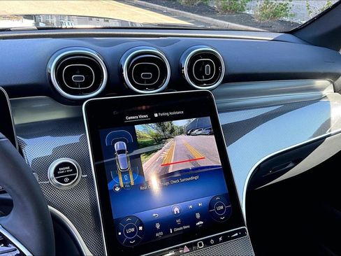 Used 2026 Mercedes-Benz GLC 300 4MATIC image 23