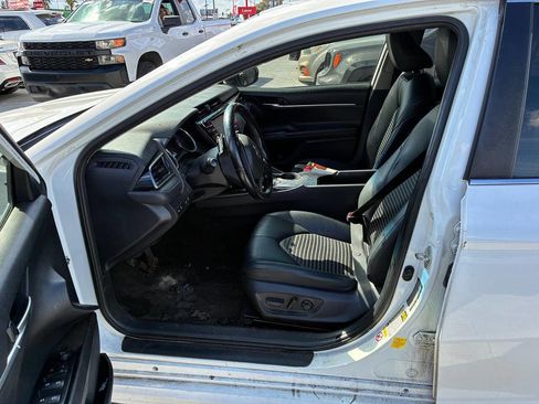 Used 2019 Toyota Camry SE image 4