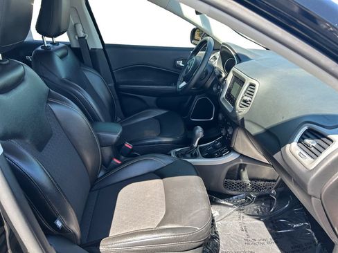 Used 2019 Jeep Compass Latitude w/ Popular Equipment Group AWD/4WD image 17