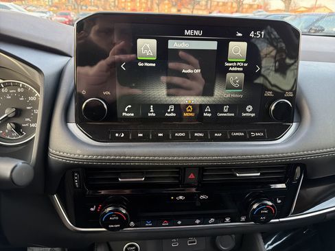 Used 2023 Nissan Rogue SL w/ SL Premium Package image 19