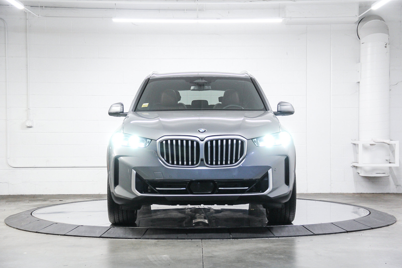Used 2025 BMW X5 sDrive40i w/ Parking Assistance Package RWD image 2