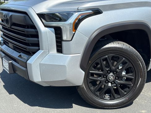 Used 2025 Toyota Tundra Limited AWD/4WD image 3