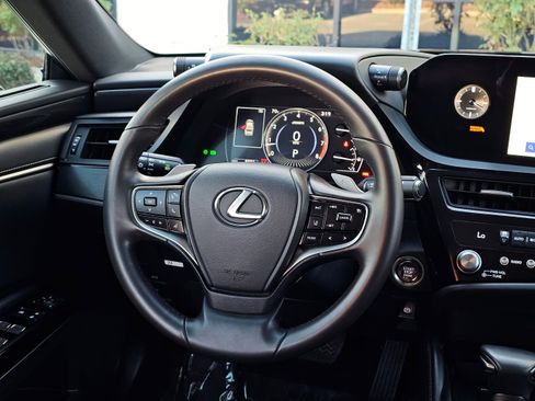 Used 2025 Lexus ES 350 w/ Accessory Package (Z2) image 22