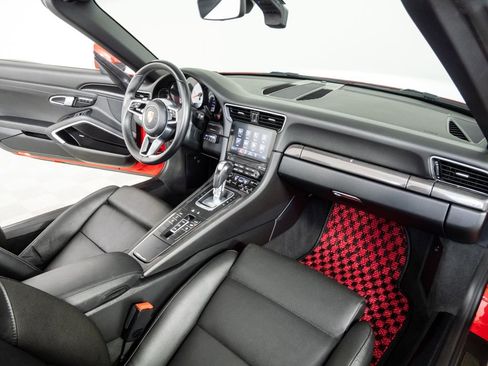 Used 2019 Porsche 911 Carrera S image 21
