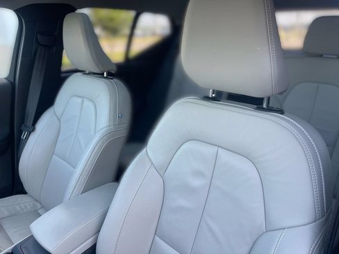Used 2023 Volvo XC40 B5 Plus w/ Driver Assist Package AWD/4WD image 17