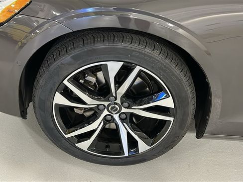 Used 2024 Volvo S60 B5 Plus AWD/4WD image 5