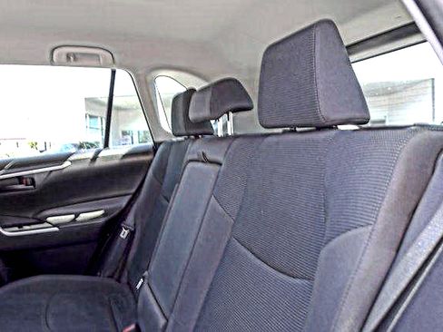 Certified 2021 Toyota RAV4 LE AWD/4WD image 21