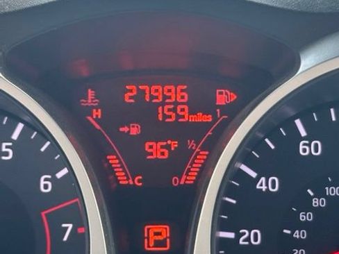 Used 2015 Nissan Juke S FWD image 6
