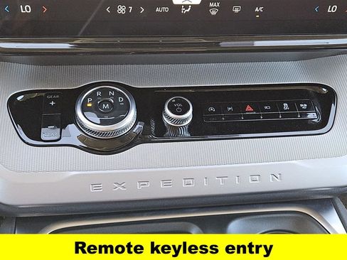 New 2025 Ford Expedition Active image 15