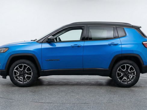 Used 2025 Jeep Compass Trailhawk AWD/4WD image 5