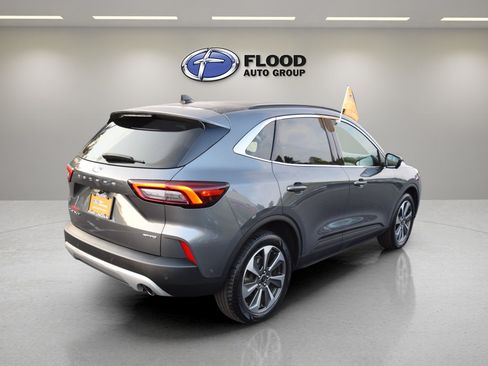 Used 2023 Ford Escape Platinum w/ Premium Technology Package AWD/4WD image 4