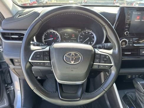 Used 2022 Toyota Highlander XLE image 28
