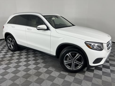 Used 2019 Mercedes-Benz GLC 300 4MATIC image 2
