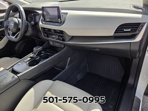 Used 2023 Nissan Rogue SV w/ SV Premium B Package FWD image 18