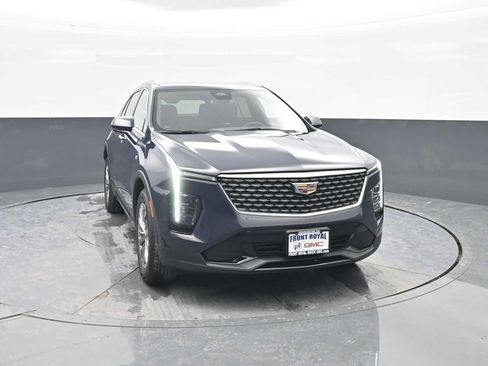 Used 2024 Cadillac XT4 Premium Luxury image 2