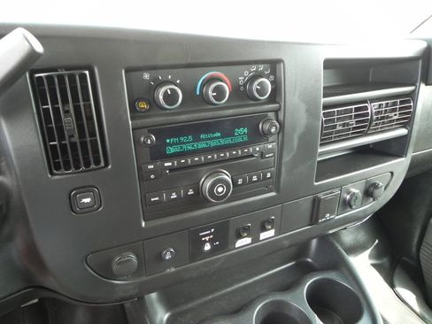 Used 2016 Chevrolet Express 3500 image 17