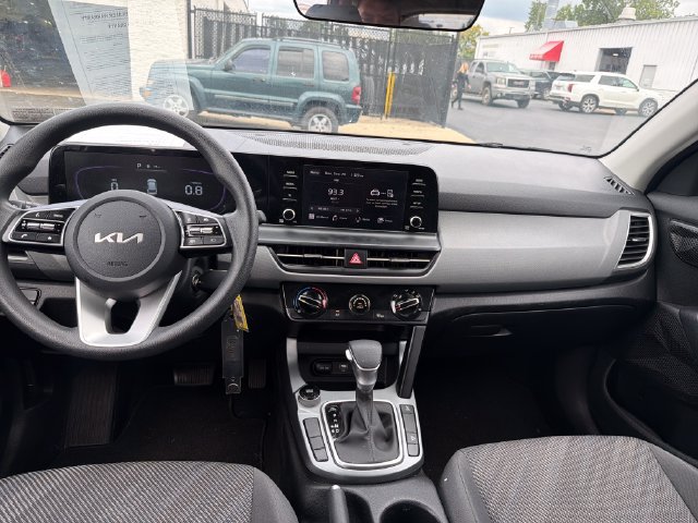 Used 2024 Kia Seltos LX AWD/4WD image 13