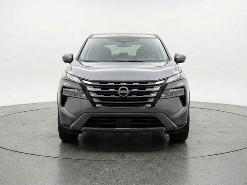 Used 2025 Nissan Rogue SV image 2