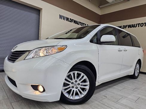 Used 2016 Toyota Sienna XLE w/ XLE Navigation Package FWD image 1