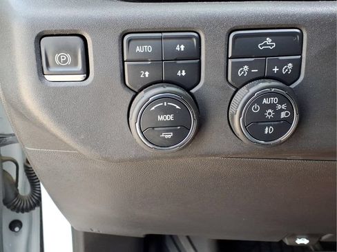 Used 2022 Chevrolet Silverado 1500 LT Trail Boss AWD/4WD image 9