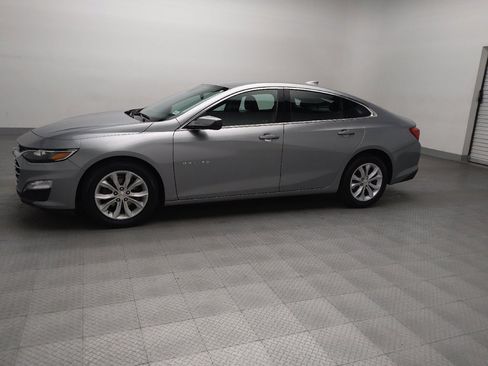 Used 2025 Chevrolet Malibu LT FWD image 2