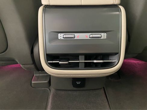 Used 2024 Lincoln Nautilus Premier w/ Equipment Group 102A image 20