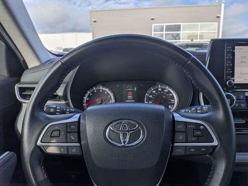 Used 2022 Toyota Highlander LE FWD image 21