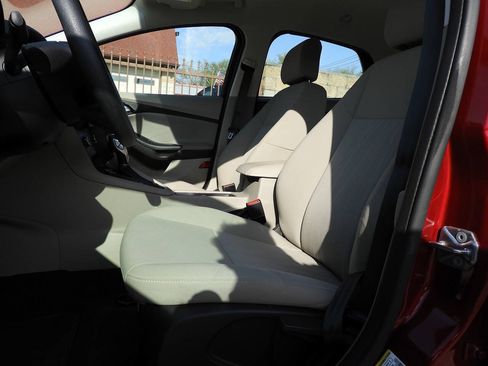 Used 2016 Ford Focus SE FWD image 16