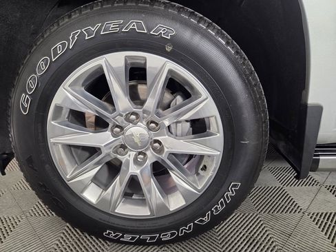 Used 2019 Chevrolet Silverado 1500 LTZ w/ LTZ Premium Package AWD/4WD image 10