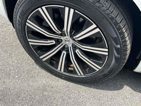 Certified 2023 Volvo XC90 B6 Plus AWD/4WD image 9