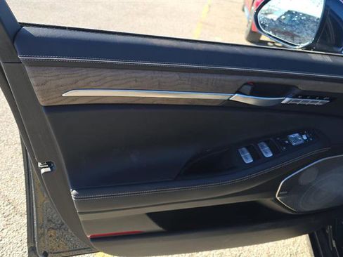 Used 2022 Genesis G90 5.0 Ultimate image 10