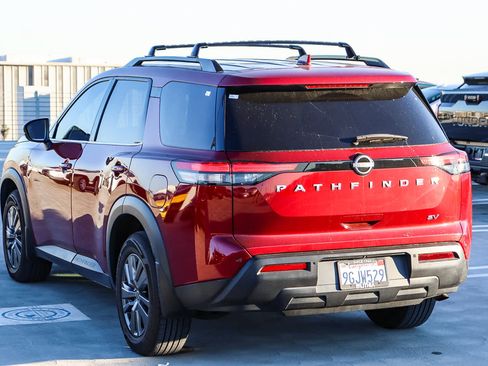 Used 2023 Nissan Pathfinder SV image 6