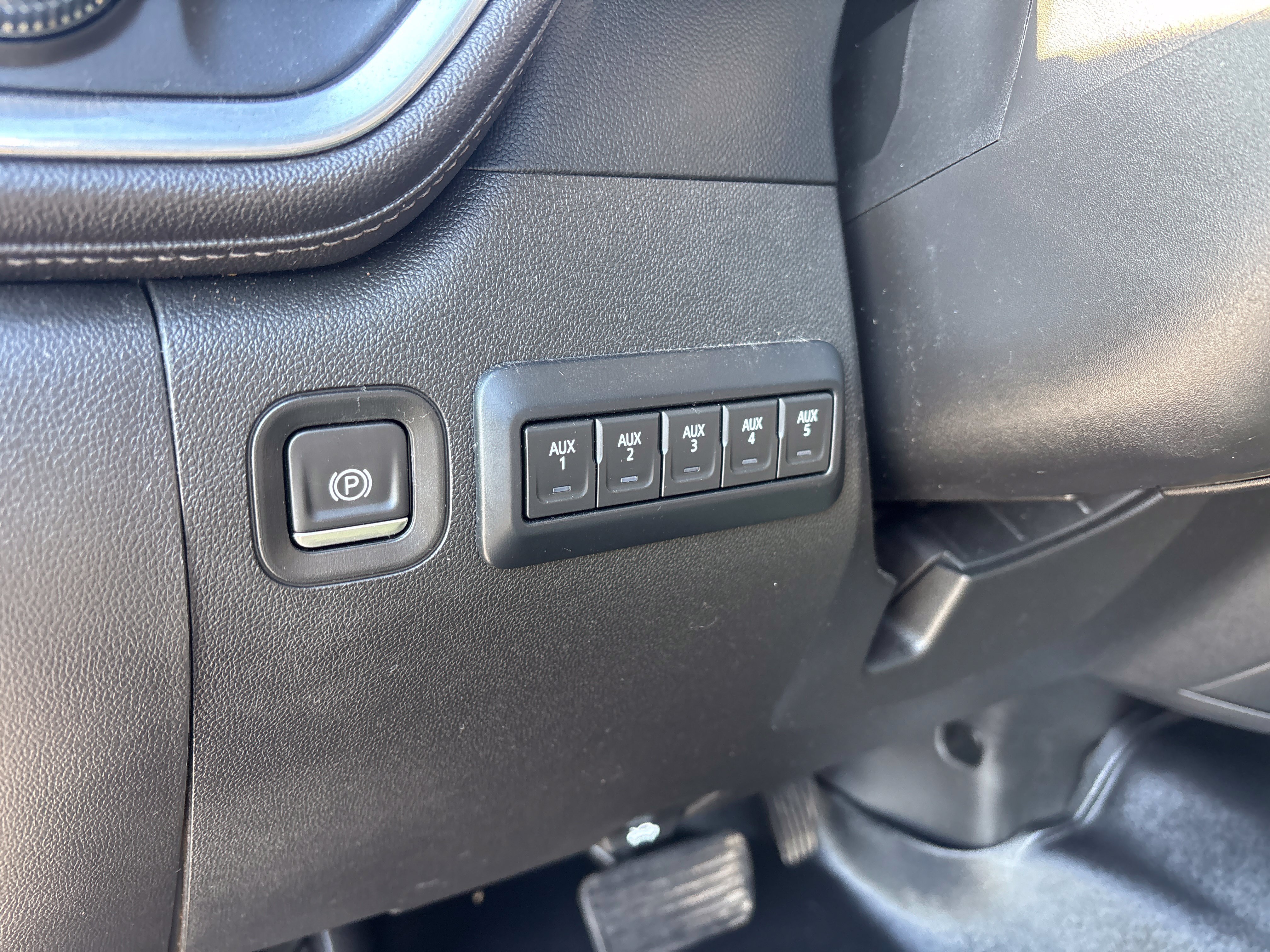 Used 2022 GMC Sierra 3500 SLE w/ SLE Convenience Package AWD/4WD image 13